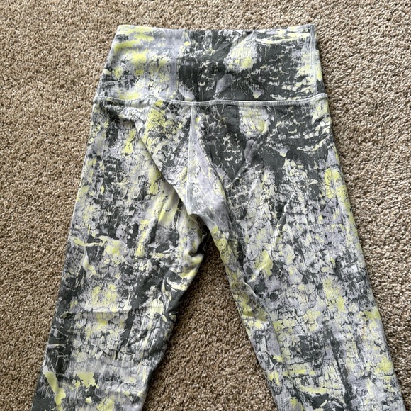 Limited Edition Lululemon - Picture 2 of 3